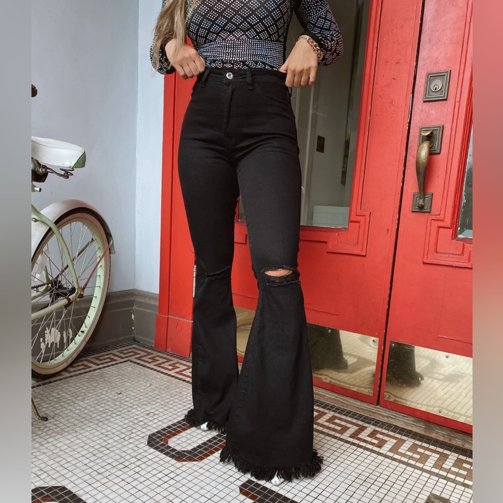 🖤 High waisted black flair distressed jeans